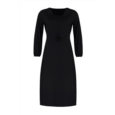 Черное окно/вырезать подробное вязаное платье Shirred TBBAW23AH00080