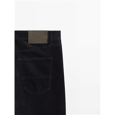 Pantalón tejanero micropana tapered fit