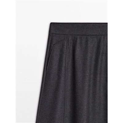 Falda midi gris con lana