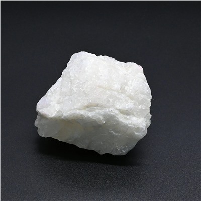 Минерал петалит 57*38*37мм. 108г (T)