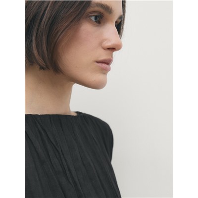 Vestido negro plisado