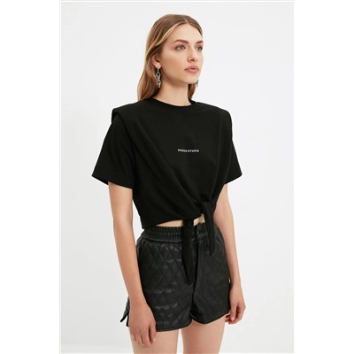 X Sagaza Studio Black Slogan Thitting футболка TPRAW22S0214