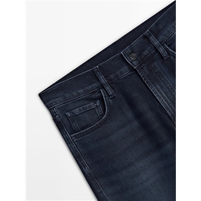 Jeans tiro alto straight fit