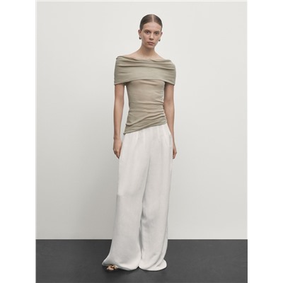Off-the-shoulder top