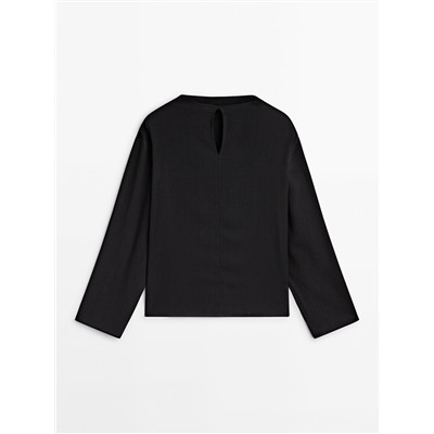 Blusa manga larga detalle hombro drapeado