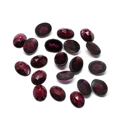 Кабошон из граната овал гр.6*8мм, 1,35ct.