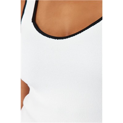 Линия Ecru Детальная квадратная блузка Bodycon Blouse TBBSS24AF00052