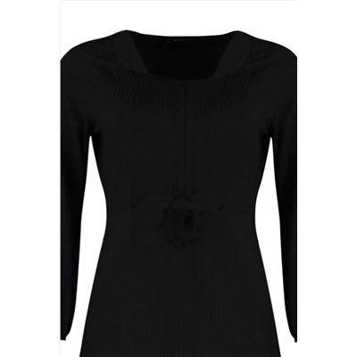 Черное окно/вырезать подробное вязаное платье Shirred TBBAW23AH00080