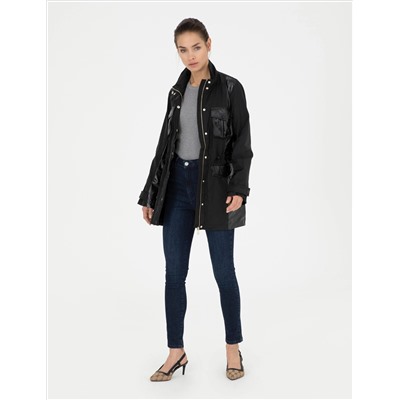 Сезонное пальто черного Slim Fit