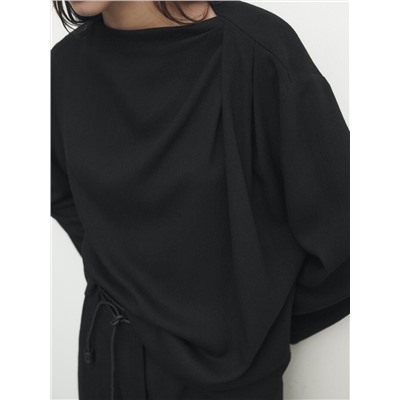 Blusa manga larga detalle hombro drapeado