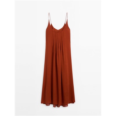 Vestido midi tirantes detalle tablas