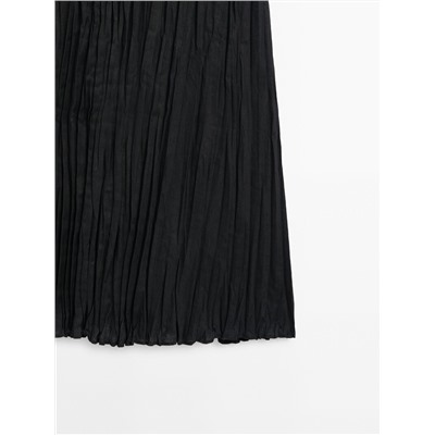 Vestido negro plisado