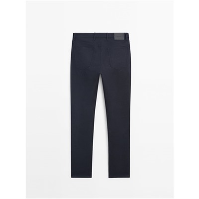 Pantalón tejanero slim fit