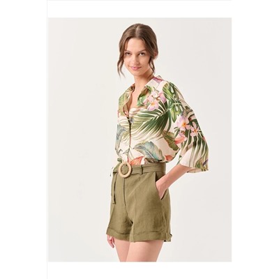 Льняные шорты цвета хаки с нормальной талией и поясом 23SS020056