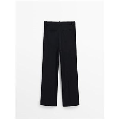 Pantalón liso negro corte recto