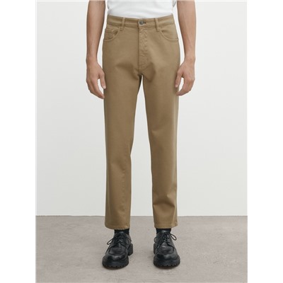 Pantalón tejanero sarga tapered fit