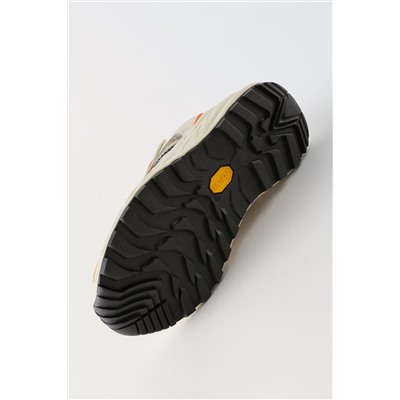 ZAPATILLA DEPORTIVA VIBRAM®