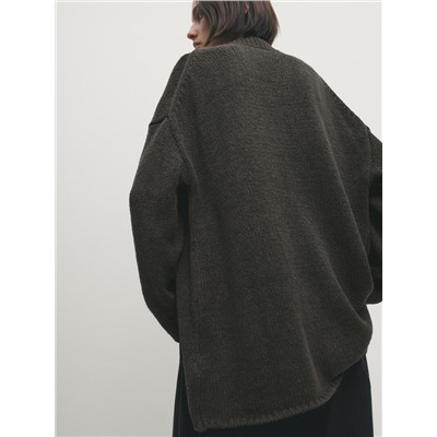 Knit V-neck cardigan with buttons