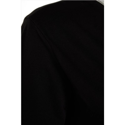 Black V-образное базовое 100 %хлопковое вязание футболка TBBSS22BF0028