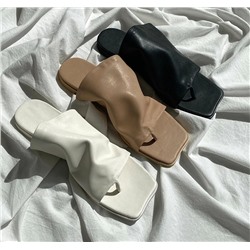 Женские шлепанцы из натуральной кожи с плоской подошвой
