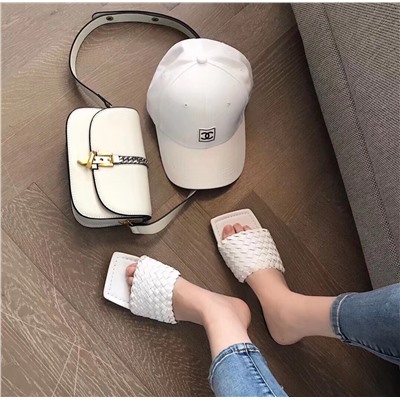 Шлепки botega