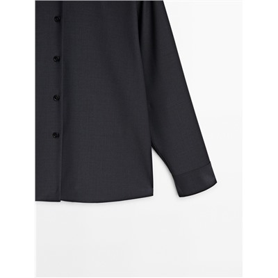 Camisa gris con lana fría