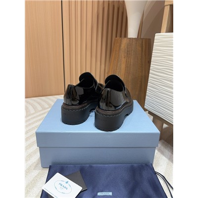Лоферы prada