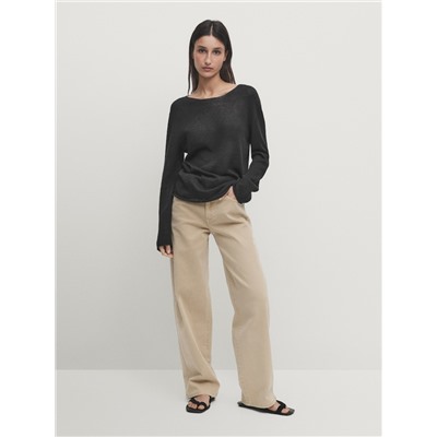 Pantalón tejanero tiro medio relaxed fit
