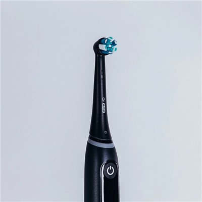 Электрическая зубная щетка Oral-B iO Series 8N Black