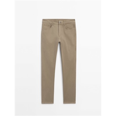 Pantalón tejanero relaxed fit
