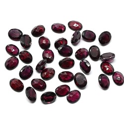 Кабошон из граната овал гр.6*8мм, 1,45ct.