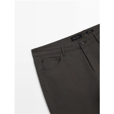 Pantalón tejanero slim fit