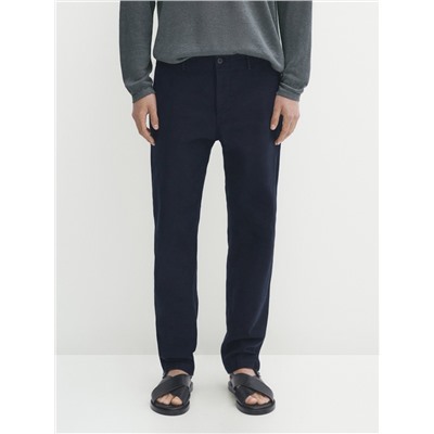 Pantalón chino microsarga tapered fit