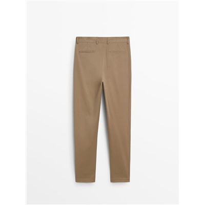 Pantalón chino tapered fit