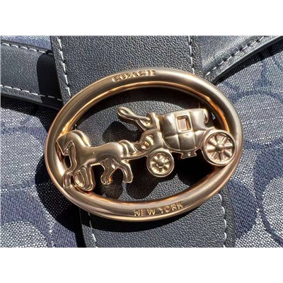 Женская сумка  COAC*H4066 с логотипом Chambra*y GEORG*E, изготовлена из жаккардовой ткани с логотипом и воловьей кожи