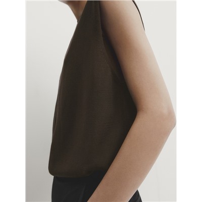 Top mezcla lyocell cuello subido