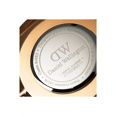 Reloj de cuarzo de acero inoxidable chapado en oro rosa Classic Cornwall