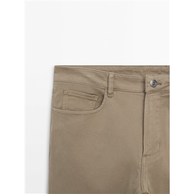 Pantalón tejanero relaxed fit