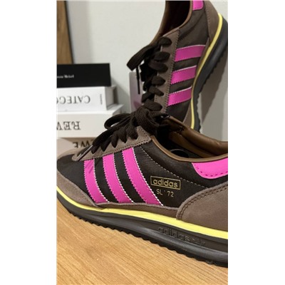 Приехали мои долгожданные, трендовые кроссовки Adida*s Sl-72, упакованы в коробку и брендовый пакет ! Такую расцветку мало где найдешь за такую цену😍