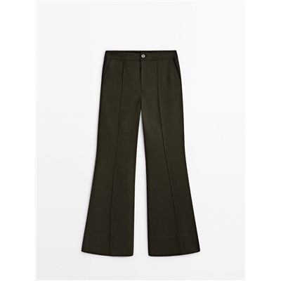 Pantalón flare detalle nervio central