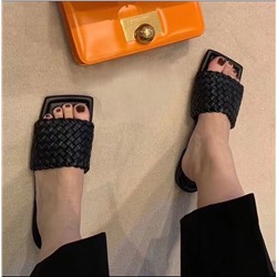 Шлепки botega