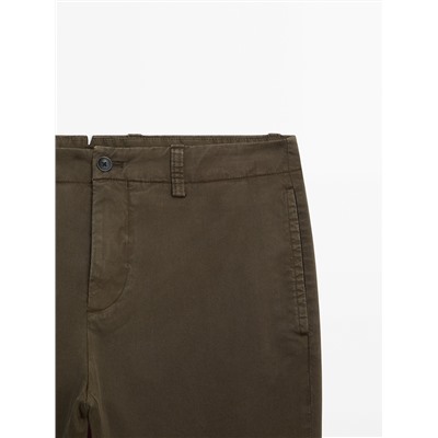 Pantalón estructura slim fit