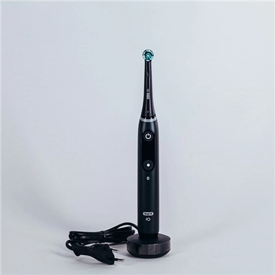 Электрическая зубная щетка Oral-B iO Series 8N Black