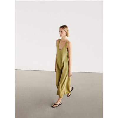 Flat sandals with ankle strap