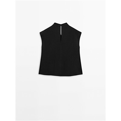 Top con lino cuello drapeado