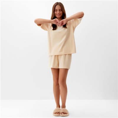 Костюм женский (футболка и шорты) KAFTAN Plushy размер 52-54, молочный