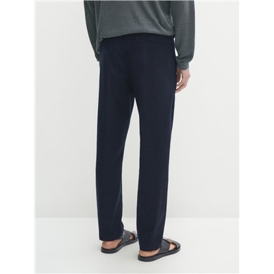 Pantalón chino microsarga tapered fit