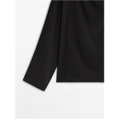 Blusa manga larga detalle hombro drapeado
