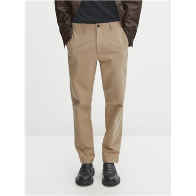 Pantalón chino microsarga tapered fit