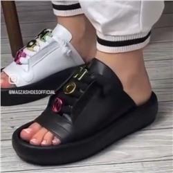 Шлепки черные